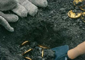 Οι 11 μεγαλύτεροι κρυμμένοι θησαυροί στην Ελλάδα, που αναζητούν μετά μανίας οι χρυσοθήρες