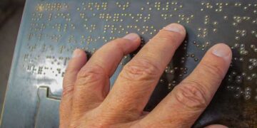 Υποχρεωτικός τιμοκατάλογος σε κώδικα Μπράιγ για όλα τα καταστήματα μαζικής εστίασης – Έλεγχοι και πρόστιμα!