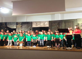 Οι χορωδίες του Συλλόγου φίλων μουσικής «Βελβεντινές φωνές» στην Επετειακή εκδήλωση του Επιμελητηρίου Π.Ε. Κοζάνης στα Σέρβια