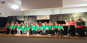 Οι χορωδίες του Συλλόγου φίλων μουσικής «Βελβεντινές φωνές» στην Επετειακή εκδήλωση του Επιμελητηρίου Π.Ε. Κοζάνης στα Σέρβια