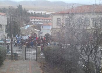 “Κάτω τα χέρια από τη Μακεδονία” από το γυμνάσιο της Σιάτιστας