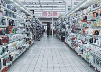 Απαγορεύτηκαν από την αγορά 74 καλλυντικά – Μεταξύ άλλων ανακαλούνται κραγιόν, κρέμες για μωρά, λοσιόν και μαλακτικά μαλλιών