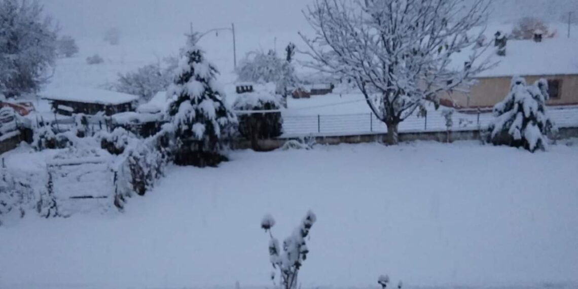 Πανέμορφη χιονισμένη εικόνα από την Πύλη Πρεσπών