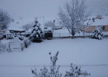Πανέμορφη χιονισμένη εικόνα από την Πύλη Πρεσπών
