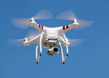 Με drones ο έλεγχος των υποδομών της ΔΕΗ
