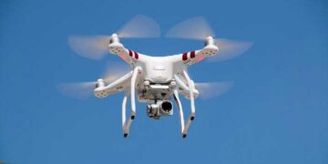 Με drones ο έλεγχος των υποδομών της ΔΕΗ