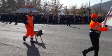 Η παρέλαση του σκύλου – διασώστη που κέντρισε τα βλέμματα στην Καστοριά!