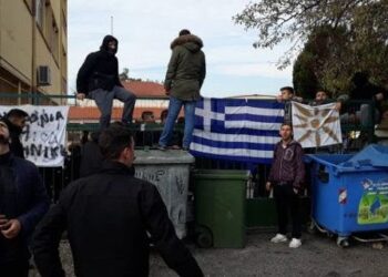 Καταλήψεις σχολείων για Μακεδονικό -Με sms και μέσω Facebook καλούν τους μαθητές σε πανελλαδική κινητοποίηση