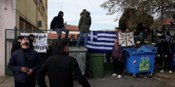 Καταλήψεις σχολείων για Μακεδονικό -Με sms και μέσω Facebook καλούν τους μαθητές σε πανελλαδική κινητοποίηση