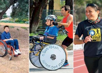 Ο 52χρονος Αχιλλέας Τσαλκιτζίδης από την Πτολεμαΐδα που συμμετείχε στον Μαραθώνιο σπρώχνοντας το αμαξίδιο του 13χρονου Βαγγέλη!