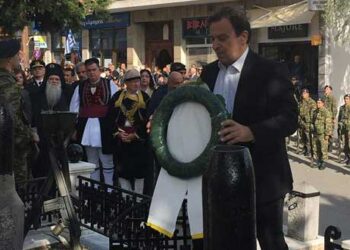 Νεαρός αποδοκίμασε λόγω Μακεδονίας τον βουλευτή Κοζάνης του ΣΥΡΙΖΑ Θέμη Μουμουλίδη στις εκδηλώσεις για την επέτειο απελευθέρωσης της Σιάτιστας-Βίντεο