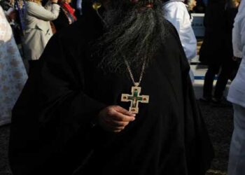 Τι μισθό παίρνει ο αρχιεπίσκοπος, τι παίρνουν οι παπάδες – Πόσο φτάνουν τα «τυχερά»