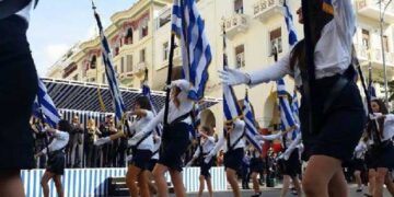 Απέβαλαν μαθητές επειδή τραγούδησαν στην παρέλαση το “Μακεδονία Ξακουστή”