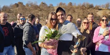 Γρεβενά: Aθλητής του Ο.ΔΙ.ΚΟΖΑΝΗΣ έκανε πρόταση γάμου στην κοπέλα του στον αγώνα scramble