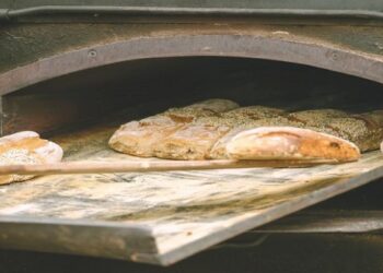 Έρχονται αυξήσεις τιμών σε ψωμί, αλεύρι και δεκάδες προϊόντα