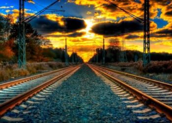 Σιδηρόδρομος: Πραγματοποιήθηκε σήμερα στην Καστοριά η εναρκτήρια συνάντηση για τη διασυνοριακή σύνδεση Ελλάδας – Αλβανίας