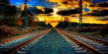 Σιδηρόδρομος: Πραγματοποιήθηκε σήμερα στην Καστοριά η εναρκτήρια συνάντηση για τη διασυνοριακή σύνδεση Ελλάδας – Αλβανίας