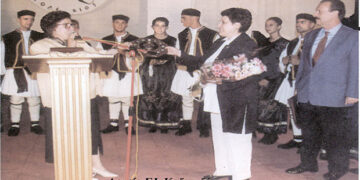 Από τη βράβευση του χορευτικού συγκροτήματος των μετοίκων συμπολιτών μας του Συλλόγου Πτολεμαϊτών ΚΑΝΑΔΑ τον Αύγουστο 1997 – Από τη στήλη του κ. Γ. Καζαντζή στον Παλμό 28/11/2018