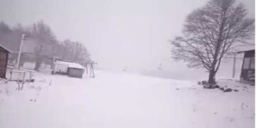 Λευκό τοπίο και αρκετά εκατοστά χιονιού στο χιονοδρομικό κέντρο Βασιλίτσας – Νέο VIDEO