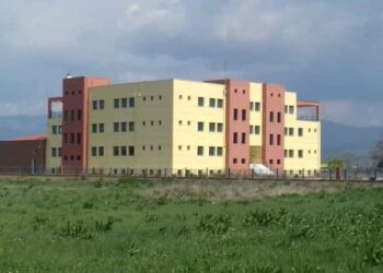 Πτολεμαΐδα: Αργεί πολύ ακόμα η μεταφορά της ΔΟΥ, ΕΦΚΑ & Ειρηνοδικείου στο Διοικητήριο – Ενάμισι χρόνο μετά τη δέσμευση του Περιφερειάρχη δεν έχει γίνει τίποτα – Δεν δημοπρατήθηκαν καν τα έργα μετασκευών