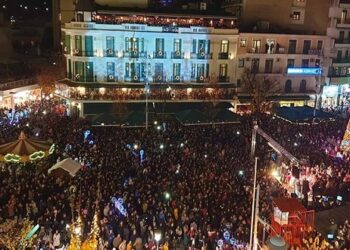 Το φωτογραφικό κλικ της ημέρας από …ψηλά: Το αδιαχώρητο στην γιορτινή, κεντρική πλατεία Κοζάνης!