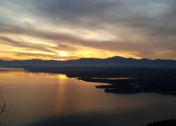 Το φωτογραφικό κλικ της ημέρας: Μοναδικό ηλιοβασίλεμα στη Νεράϊδα