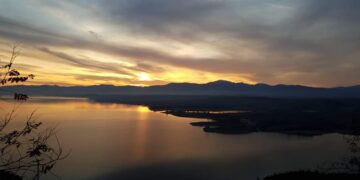 Το φωτογραφικό κλικ της ημέρας: Μοναδικό ηλιοβασίλεμα στη Νεράϊδα