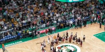 Σείστηκε το γήπεδο των Σέλτικς όταν ακούστηκε το «Μακεδονία Ξακουστή» για τον Αντετοκούνμπο (vid)