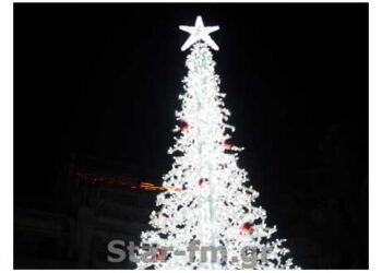 Σε γιορτινή ατμόσφαιρα άναψε το Χριστουγεννιάτικο δέντρο στα Γρεβενά