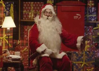 Σε αυτά τα γραμματοκιβώτια των ΕΛΤΑ μπορούν να ρίχνουν τα παιδιά τα γράμματά τους για τον Αγιο Βασίλη!