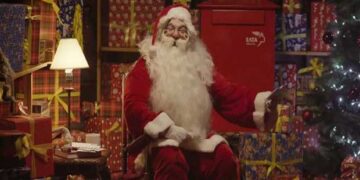 Σε αυτά τα γραμματοκιβώτια των ΕΛΤΑ μπορούν να ρίχνουν τα παιδιά τα γράμματά τους για τον Αγιο Βασίλη!