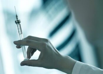 Σε έξαρση η εποχική γρίπη – Ποιοι πρέπει να κάνουν δύο δόσεις εμβολίου, ποιοι ανήκουν στις ομάδες υψηλού κινδύνου