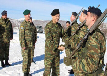 Φλώρινα: Ξαφνική «έφοδος» του αρχηγού ΓΕΣ στο Φυλάκιο Βροντερού σε υψόμετρο 1.100 μέτρων