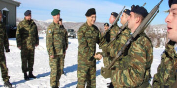 Φλώρινα: Ξαφνική «έφοδος» του αρχηγού ΓΕΣ στο Φυλάκιο Βροντερού σε υψόμετρο 1.100 μέτρων