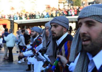 Το δρώμενο των Μωμόγερων αναβιώνει σε όλη την Ελλάδα – Αναλυτικό πρόγραμμα και για τα χωριά της περιοχής