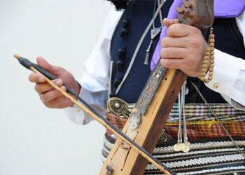 Ποντιακά κάλαντα & τραγούδια στην κεντρική πλατεία Κοζάνης