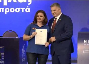 Η RSF Hellas βραβεύτηκε για την εθελοντική της δράση από την ΚΕΔΕ – Το βραβείο παρέλαβε η Ζαχαρώ Δαγκινάκη από την Πτολεμαΐδα