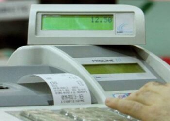 Προς καταστηματάρχες: Υποχρεωτική η ρύθμιση ώρας ταμειακών μηχανών