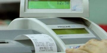 Προς καταστηματάρχες: Υποχρεωτική η ρύθμιση ώρας ταμειακών μηχανών