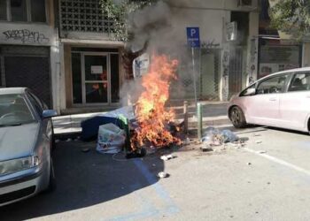 Θεσσαλονίκη: Επεισόδια στην πορεία για τον Γρηγορόπουλο – Προκάλεσαν φθορές σε Ι.Χ. και καταστήματα