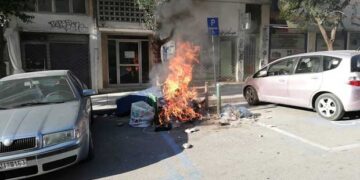 Θεσσαλονίκη: Επεισόδια στην πορεία για τον Γρηγορόπουλο – Προκάλεσαν φθορές σε Ι.Χ. και καταστήματα