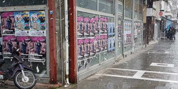 Αφισορρύπανση: Αντιαισθητικό δείγμα του πολιτισμού μας – O Επίκαιρος καταγράφει