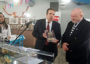 Βράβευση του Σοφοκλή Ασιανού από την Ομοσπονδία Εμπορικών Συλλόγων Κεντροδυτικής Μακεδονίας για την πολυετή προσφορά του – Στην Εκδήλωση κοπής της Βασιλόπιτας