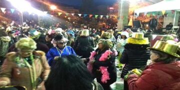 Αποκριάτικο ξεφάντωμα στην Κεντρική Πλατεία της Πτολεμαΐδας – Μεγάλη ανταπόκριση στο κάλεσμα των 13 Πολιτιστικών Συλλόγων