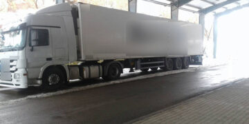 Κρυσταλλοπηγή Φλώρινας: Έκρυβε σε φορτηγό ψυγείο 5 παράνομους μετανάστες