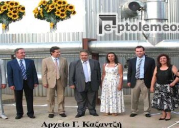 Η αναμνηστική φωτογραφία Διοίκησης και προσκεκλημένων από τα εγκαίνια λειτουργίας του ατμοσυλλέκτη της Τηλεθέρμανσης Πτολεμαΐδος – Από τη στήλη του κ. Γ. Καζαντζή στον Παλμό 21/03/2018