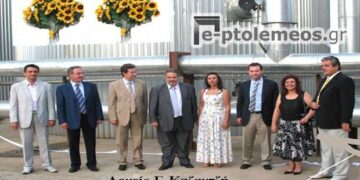 Η αναμνηστική φωτογραφία Διοίκησης και προσκεκλημένων από τα εγκαίνια λειτουργίας του ατμοσυλλέκτη της Τηλεθέρμανσης Πτολεμαΐδος – Από τη στήλη του κ. Γ. Καζαντζή στον Παλμό 21/03/2018