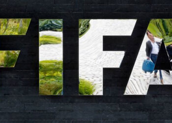 FIFA: Το Grexit δεν είναι πια τόσο μακρινό -Δεν νοείται ποδόσφαιρο με όπλα