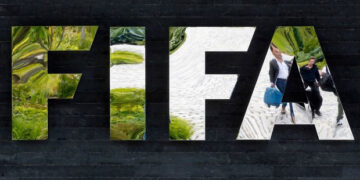 FIFA: Το Grexit δεν είναι πια τόσο μακρινό -Δεν νοείται ποδόσφαιρο με όπλα