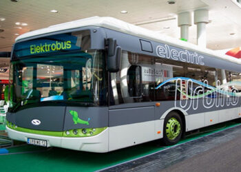 Ηλεκτροκίνητα λεωφορεία σε δήμους θα προμηθεύσει η ΔΕΗ – Θα κινούνται με ενέργεια από ΑΠΕ